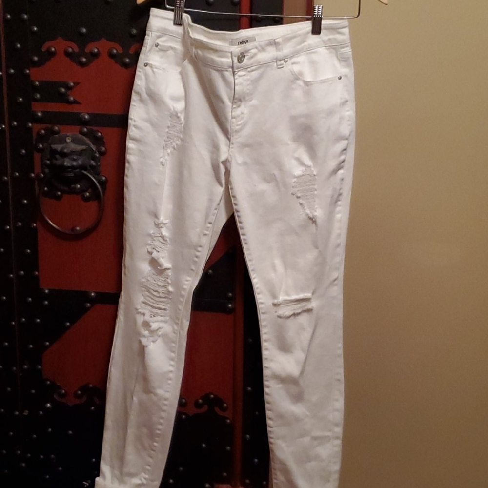 BOGO FREE❣ white distressed jeans 8 NWOT